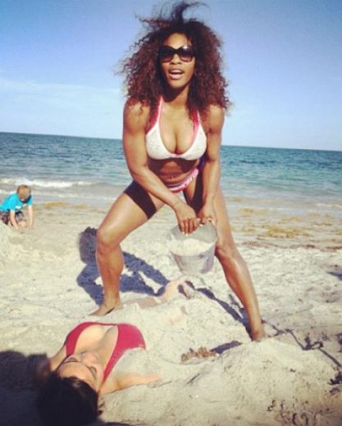 Tenis kortlarının yıldızı Serena Williams iç çamaşır mankeni oldu 