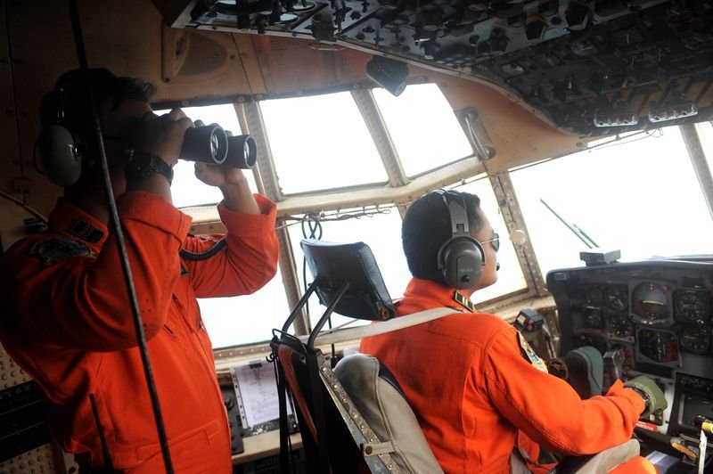 Kayıp AirAsia uçağının enkazı bulundu