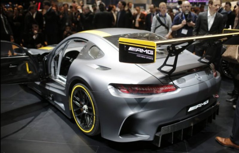 Cenevre otomobil fuarı kapılarını açtı