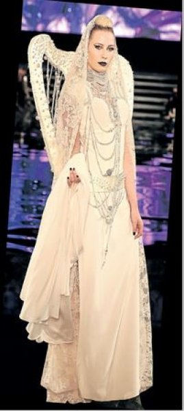 Chloe Loughnan: Kendi paramı kazanmak istiyorum