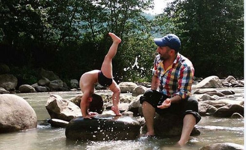 İki yaşındaki jimnastikçi çocuk yeteneğiyle şaşırtıyor