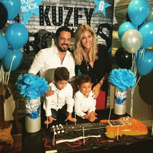 Çağla Şıkel çocuklarıyla Bebek turunda