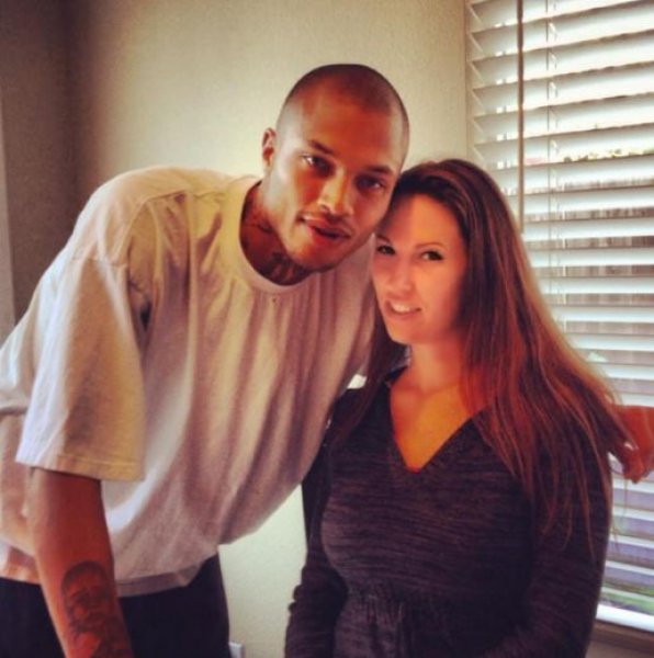 Yakışıklı mahkum Jeremy Meeks hapisten çıktı 