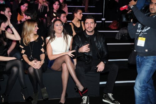 Eda Taşpınar IFV defilesinde bacak şovu yaptı