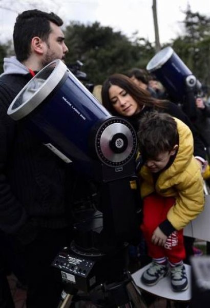 Dünyadan Güneş tutulması manzaraları