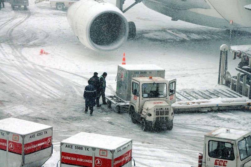 İstanbul'da kar yağışı hayatı olumsuz etkiledi