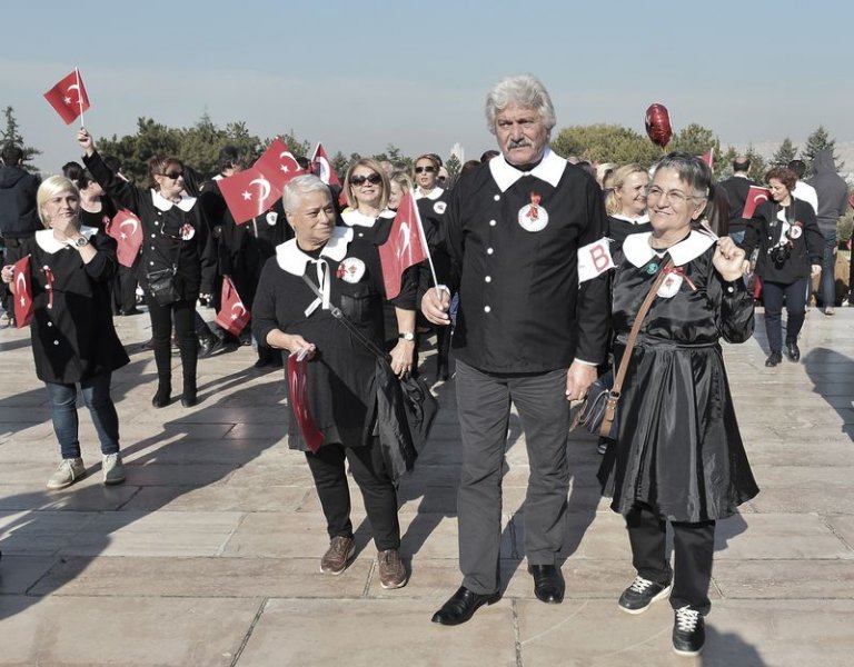 On binler Anıtkabir'e akın etti