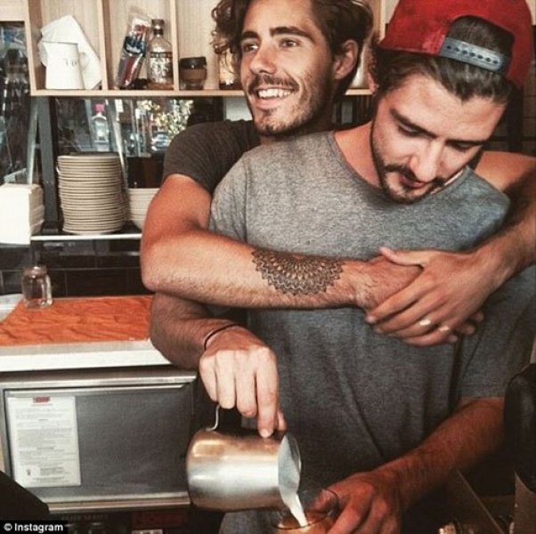 Instagram'ın yeni fenomeni: Kahve içen erkekler