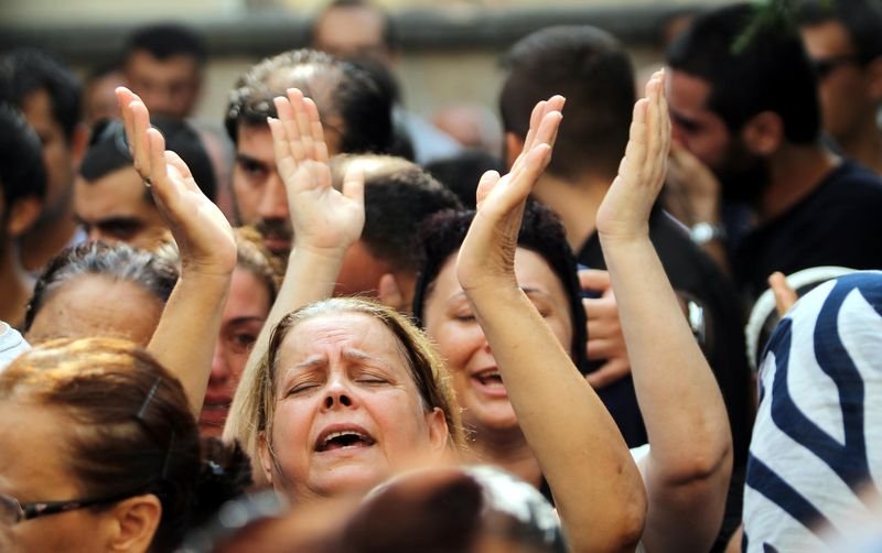 Mersin'de ölen gencin cenazesinde ağlayarak oynandı