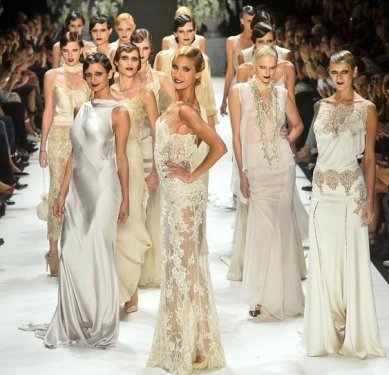 Çağla Şikel zamana meydan okuyan ünlülerden