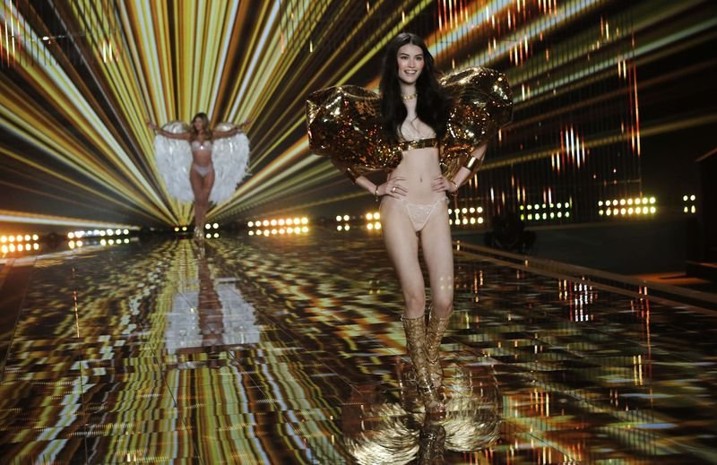 Victoria's Secret defilesi Londra'da yapıldı