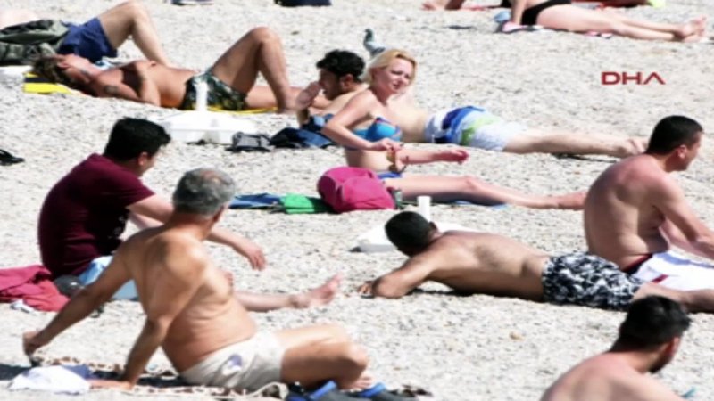 Kadın turiste rahatsız eden yakın markaj