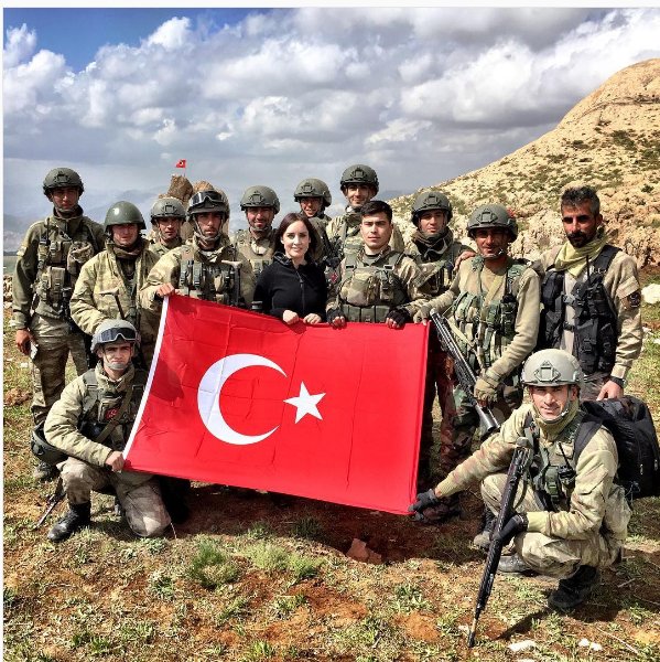 Nazlı Çelik'ten 40 yaş partisi