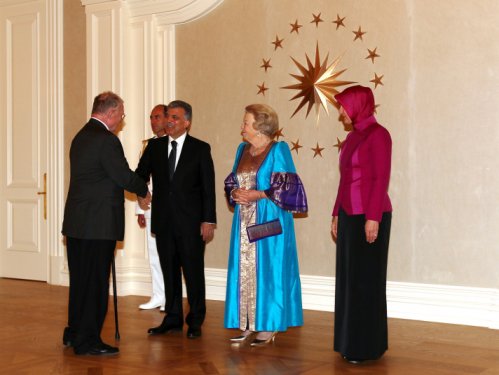 Gül'den Kraliçe Beatrix onuruna yemek