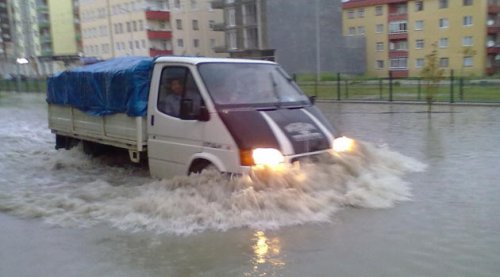 Samsun'u sel aldı