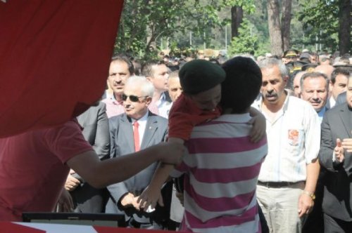 Şehit oğlu yürek parçaladı