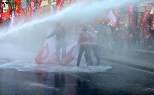 İstanbul'da olaylı 1 Mayıs kutlaması