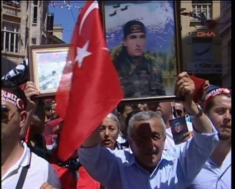 Türkiye şehitlerini andı