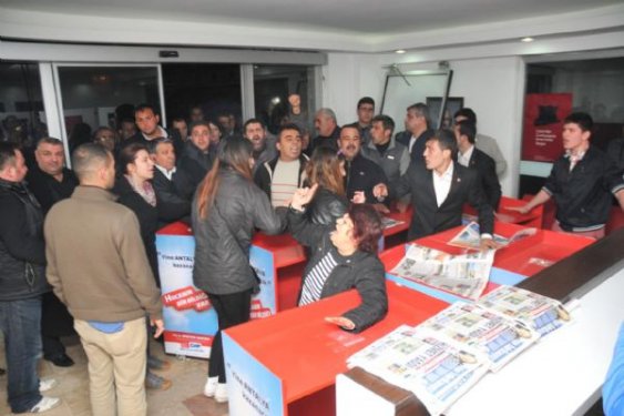 CHP Antalya İl binasına yapılan baskından görüntüler
