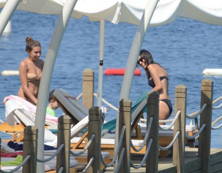 Rafet El Roman ailesi ile tatilde 