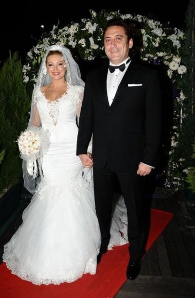 Zahide Yetiş dünya evine girdi 