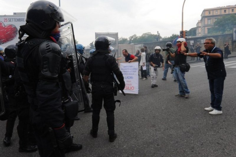 İtalya'da kemer sıkma eylemi