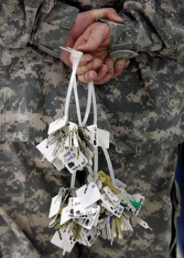 ABD Irak'taki en büyük üssü boşaltıyor 