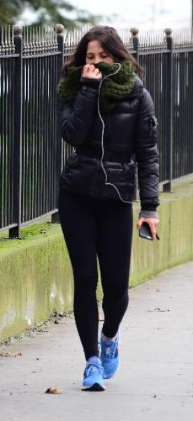 Zehra Çilingiroğlu yürüyüş arkadaşıyla kahvaltıda