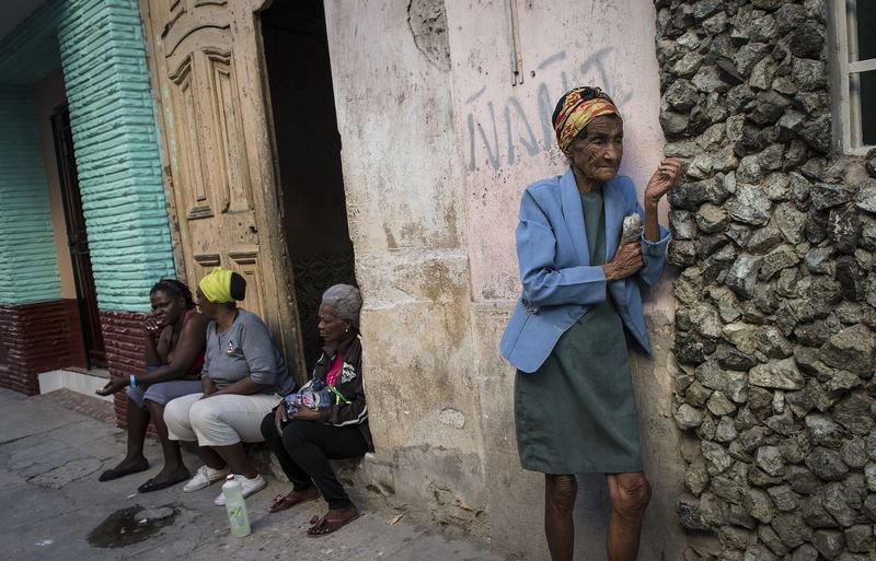 Apple devrimcilerin ülkesi Küba'ya girdi