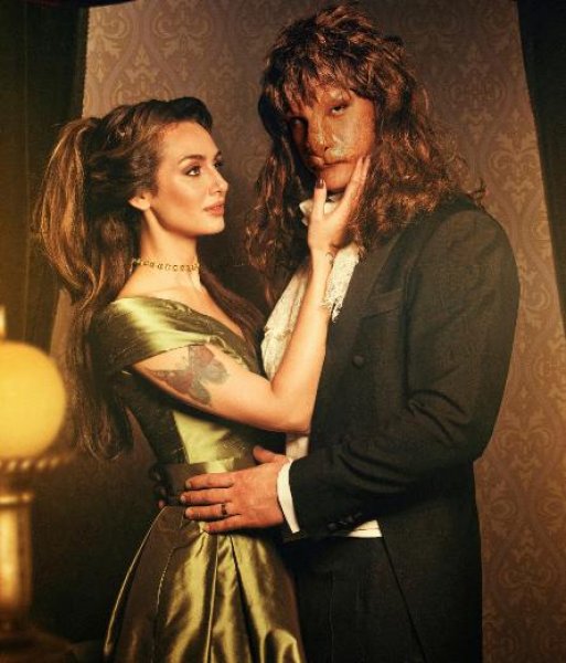 Birce Akalay ve eşi Sarp Levendoğlu masal kahramanı oldu