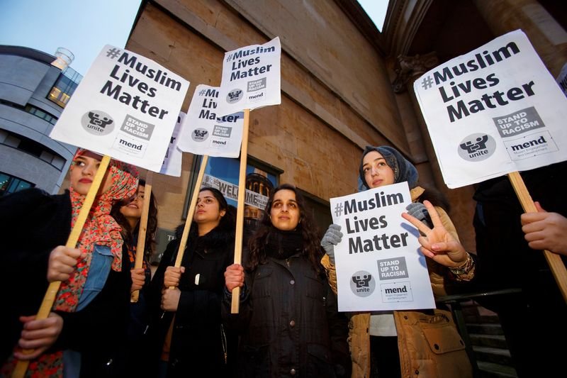 BBC'ye 3 Müslüman genç protestosu