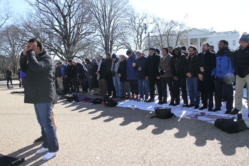 Beyaz Saray önünde Cuma namazı