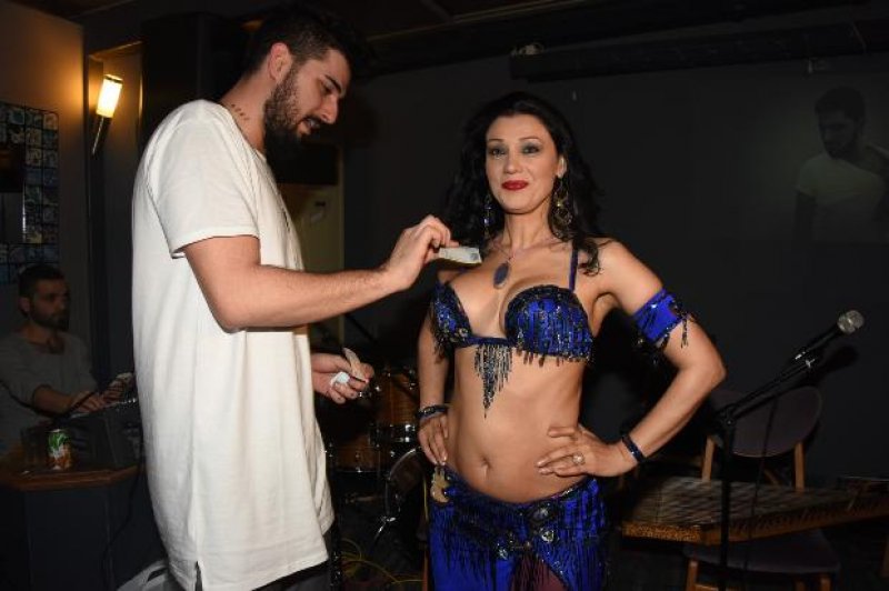 İdo Tatlıses'in dansözlü doğum günü kutlaması