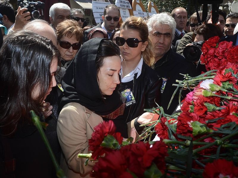 Kayahan son yolculuğuna uğurlandı