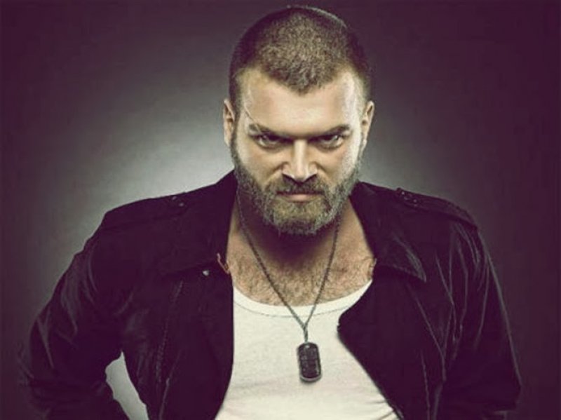 Kıvanç Tatlıtuğ imaj değiştirdi