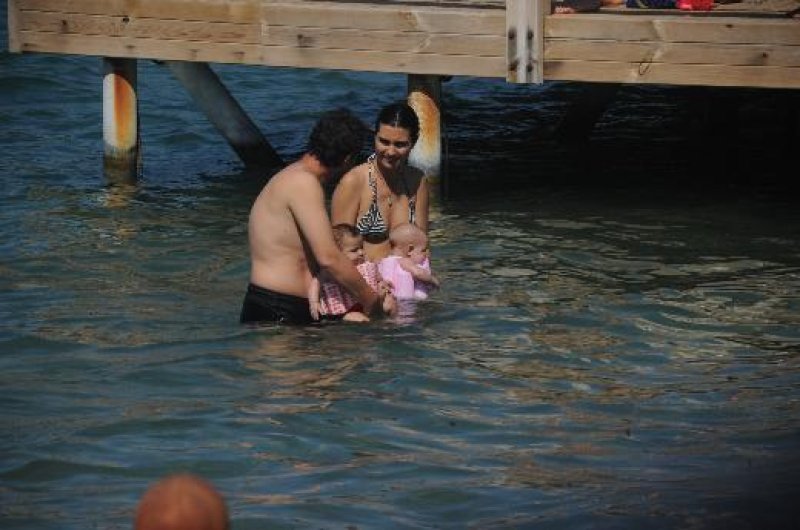 Tuba Büyüküstün ailece kahvaltıda