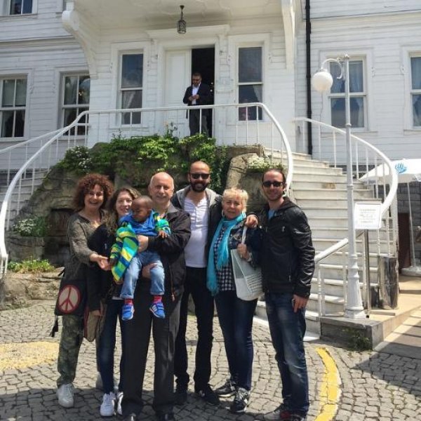 Ünlülerin objektifinden 4 Mayıs Instagram paylaşımları 