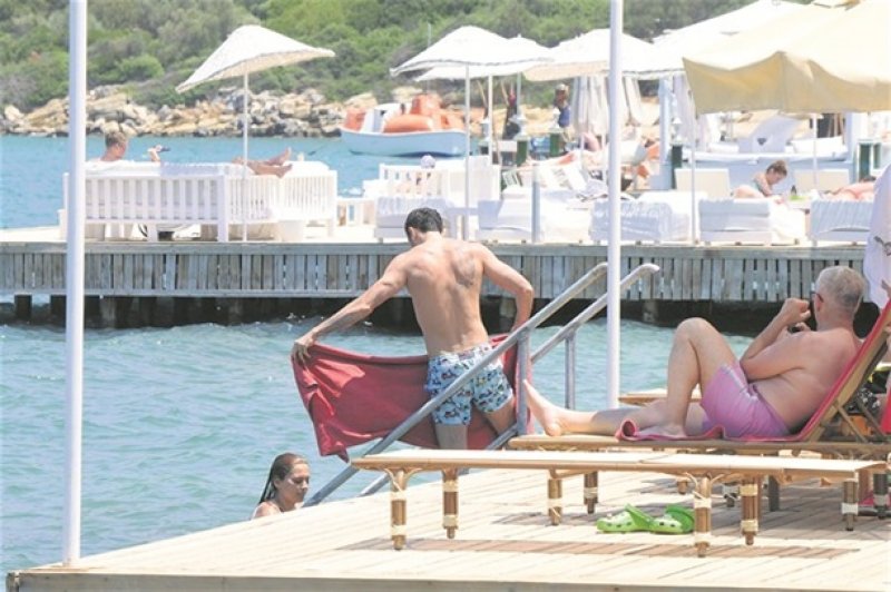 Demet Akalın Bodrum'da sezonu açtı 
