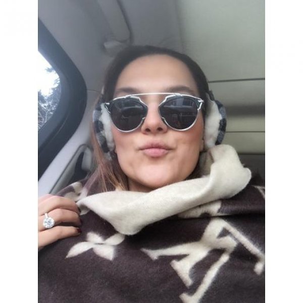 Demet Akalın zirveyi bırakmıyor 