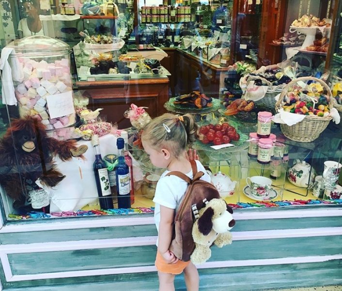 Meryem Uzerli kızı Lara'nın yüzünü gösterdi 