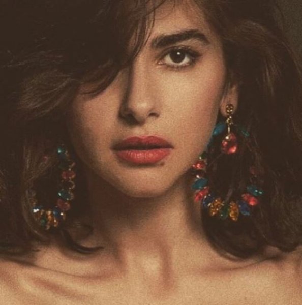 Nesrin Cavadzade sosyal medyaya geri döndü