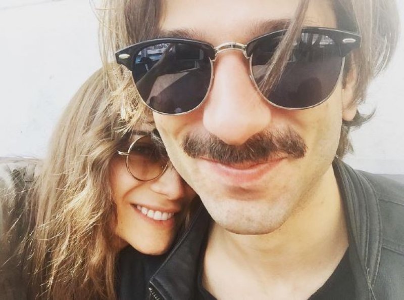 Damla Sönmez ve Ushan Çakır nişanlandı