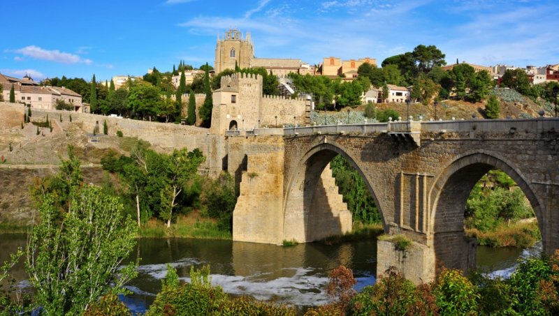 Görkemli yapılarıyla büyüleyen şehir Toledo