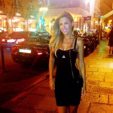 7 aylık hamile Yolanthe Cabau soyundu