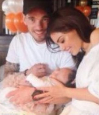 7 aylık hamile Yolanthe Cabau soyundu