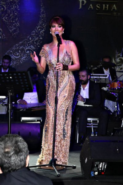 Ebru Yaşar imaj yeniledi 