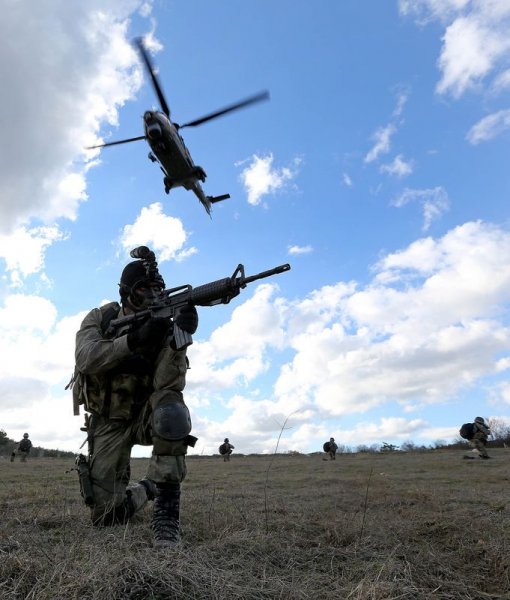 TSK'nın özel timinden nefes kesen görüntüler