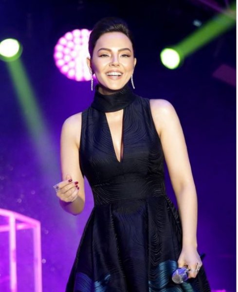 Ebru Gündeş'in 15 kiloluk tulumu