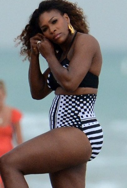 Tenis kortlarının yıldızı Serena Williams iç çamaşır mankeni oldu 