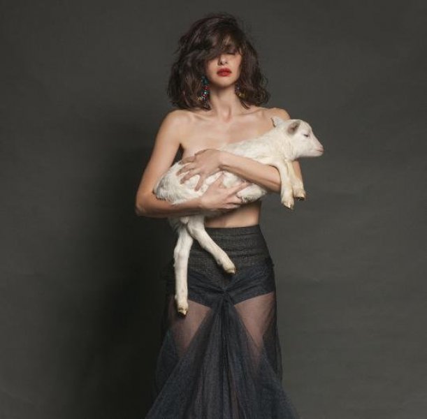 Nesrin Cavadzade sosyal medyaya geri döndü